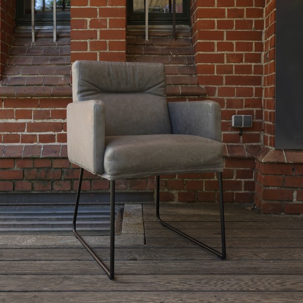 Stuhl D-Light mit Armlehne
